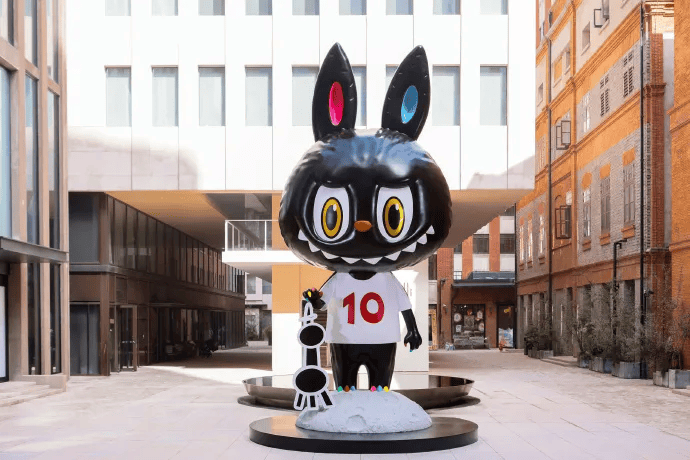 推出LABUBU十周年系列收藏卡CQ9电子最新网站全球收藏卡巨头(图4)